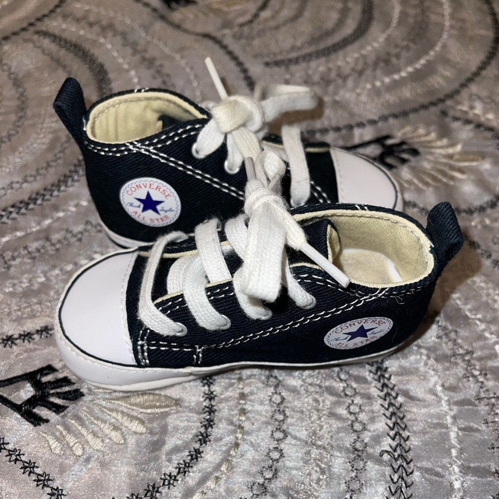Baby converse crib shoes size:3